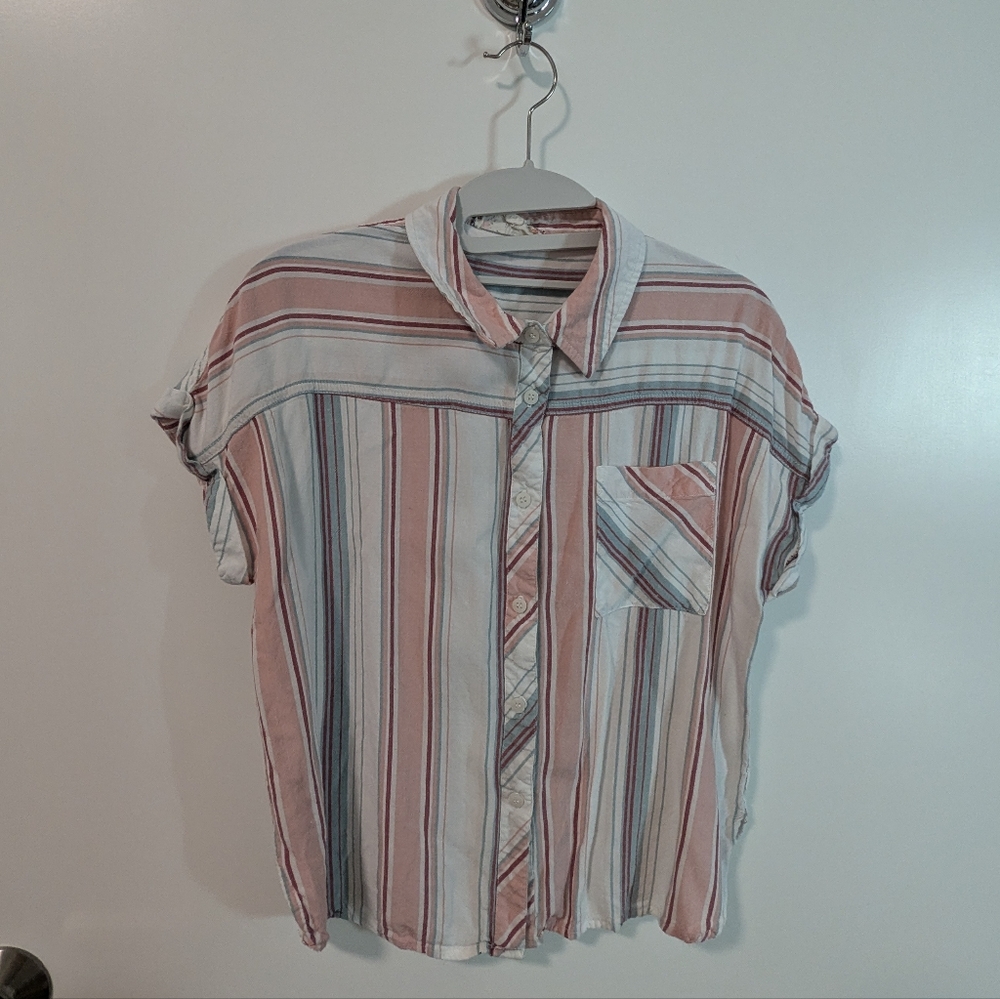 Pink Rose Size Small Cropped Short Sleeve Shirt